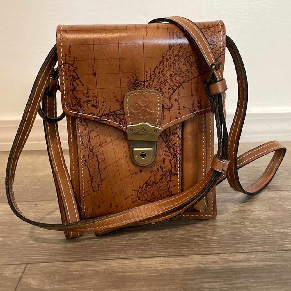 Patricia Nash | Signature Map | Crossbody & Wristlet